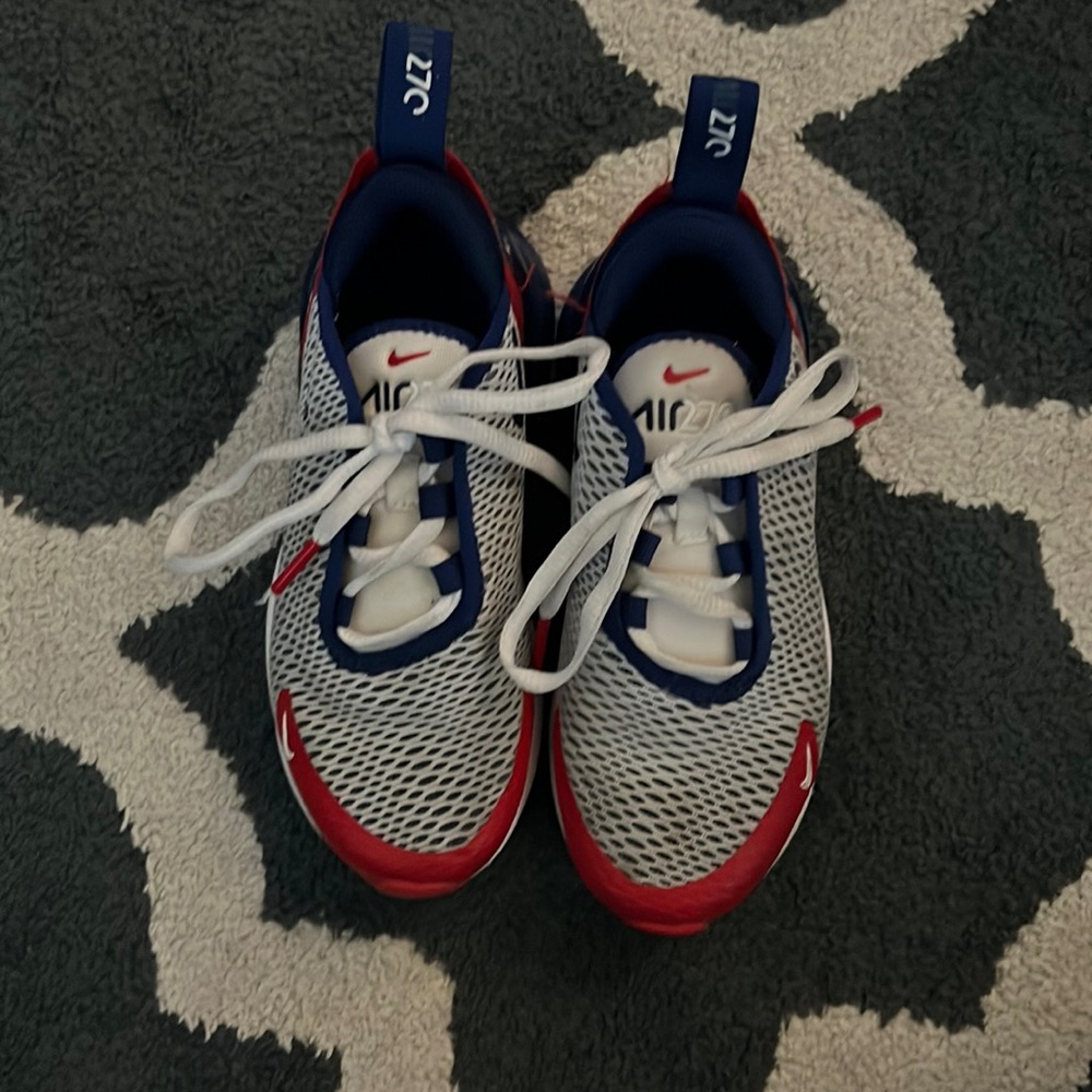 Boys nike sneaker.